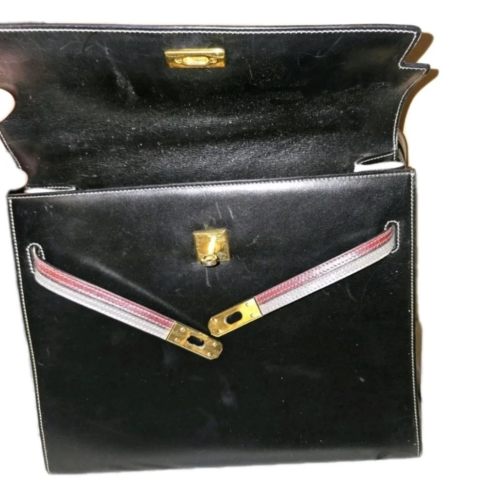 A. Textoni Black Leather Handbag With Lock